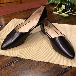NWT Size 8.5 Franco Sarto Black Leather Flats (ABBA)